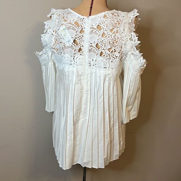 NWT Juliette Pleated a white Blouse with Lace Trim - Size Small - Picture 11 of 14